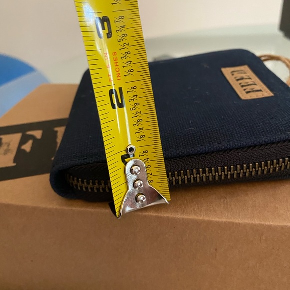 NWT FEEDprojects wallet zippered with multiple slots for cards cash - Picture 6 of 6